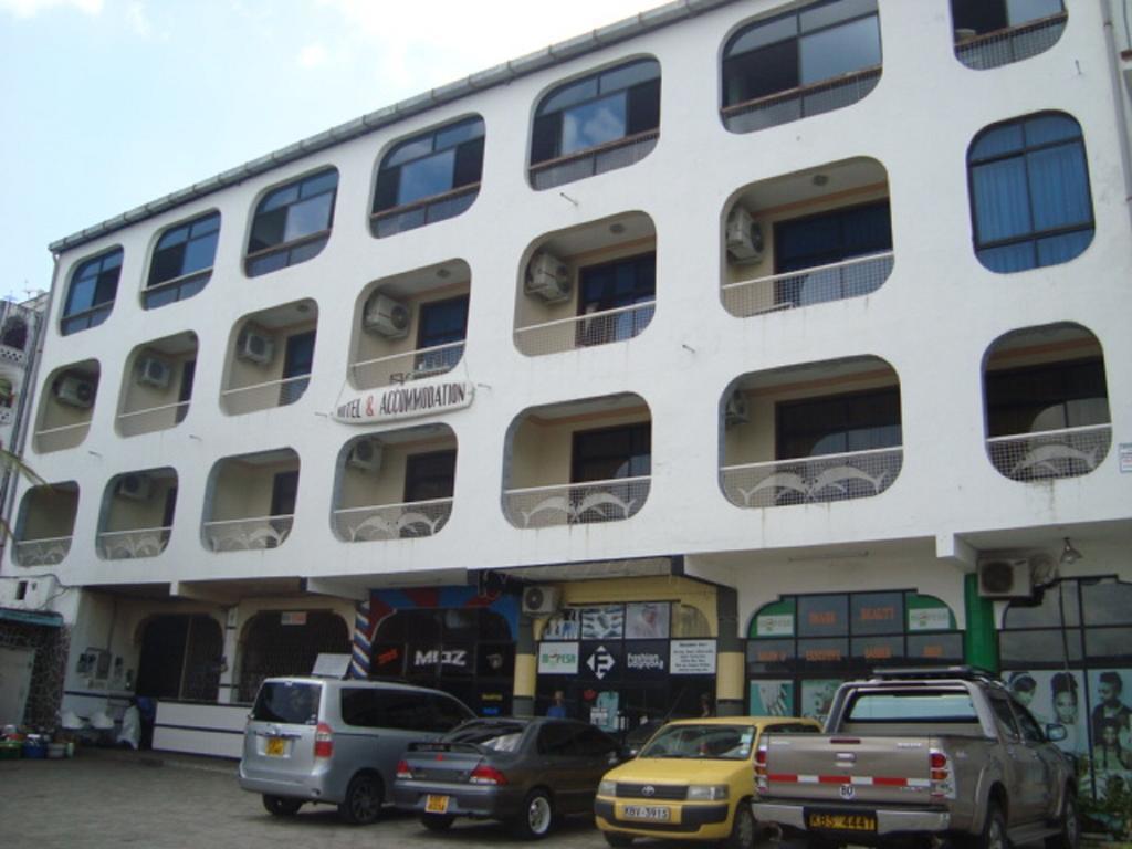 Tudor Water Sports Hotel Mombassa Buitenkant foto