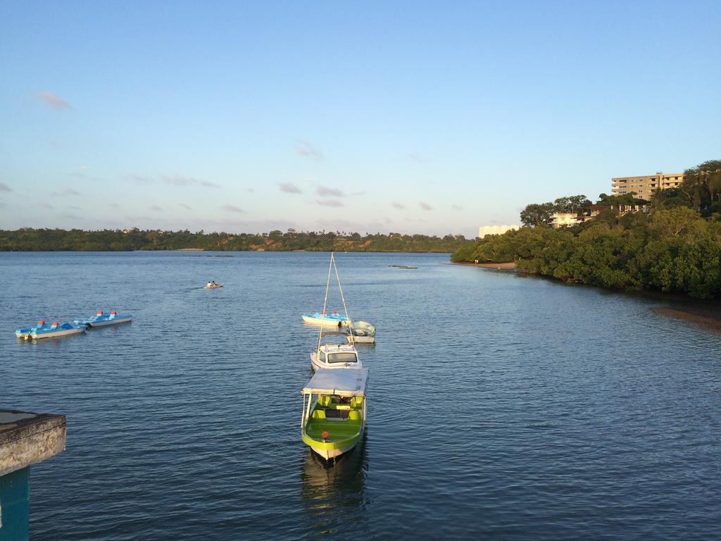 Tudor Water Sports Hotel Mombassa Buitenkant foto