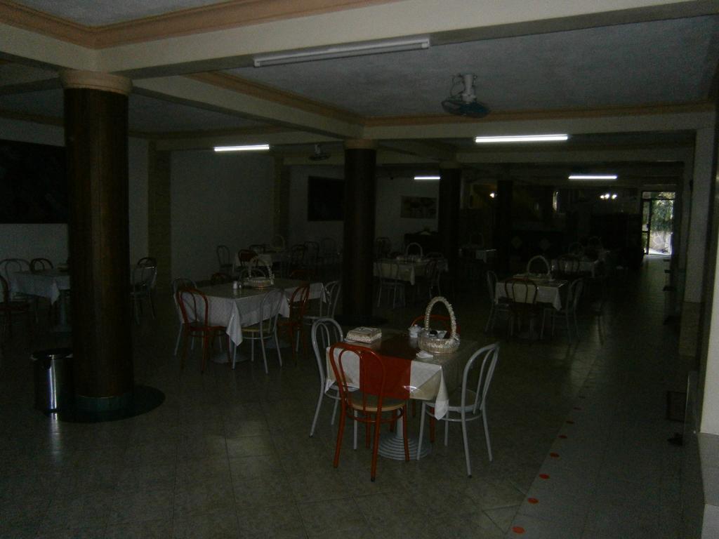 Tudor Water Sports Hotel Mombassa Buitenkant foto