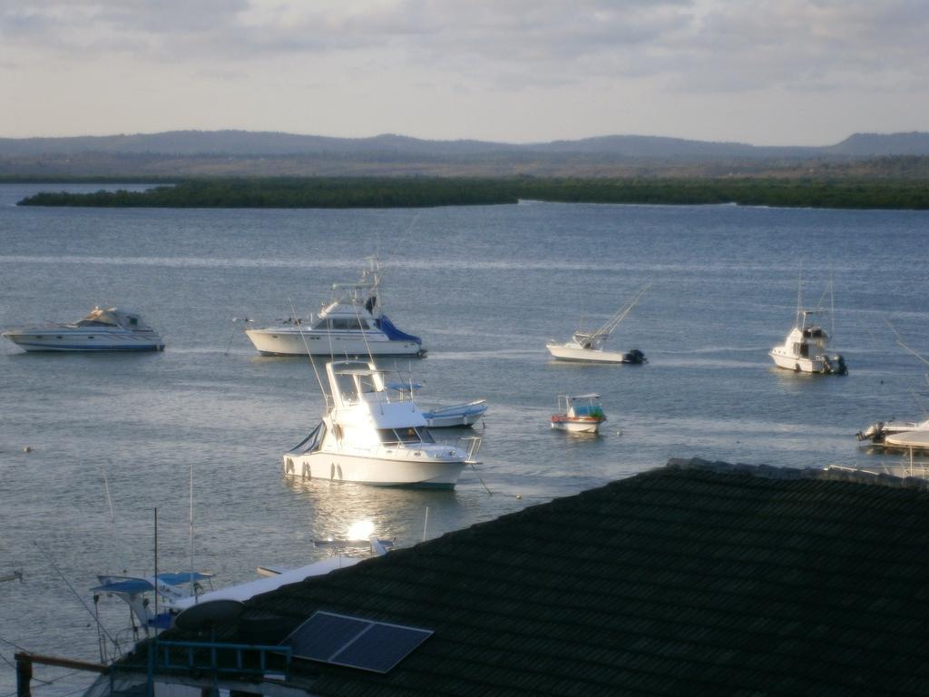 Tudor Water Sports Hotel Mombassa Buitenkant foto