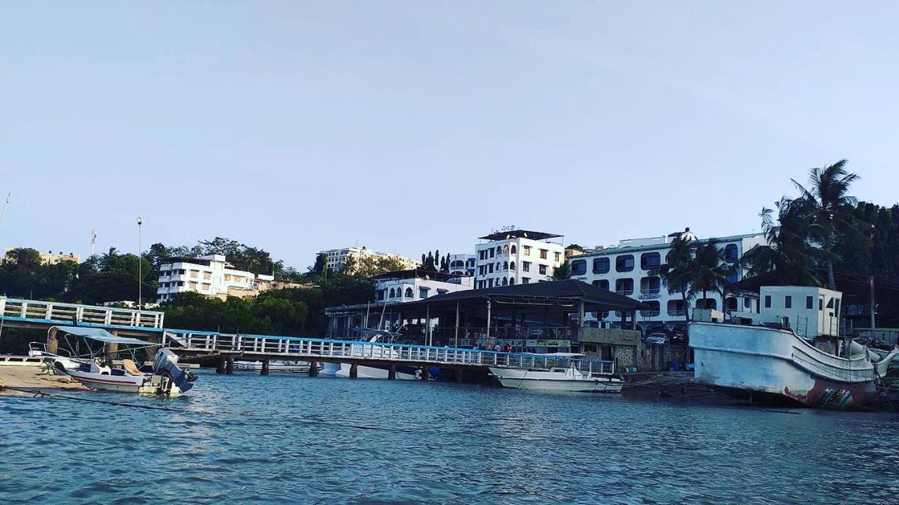 Tudor Water Sports Hotel Mombassa Buitenkant foto